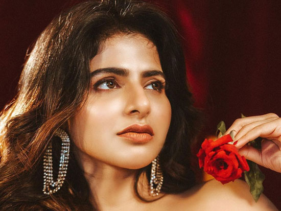 Dazzling Clicks Of Iswarya Menon